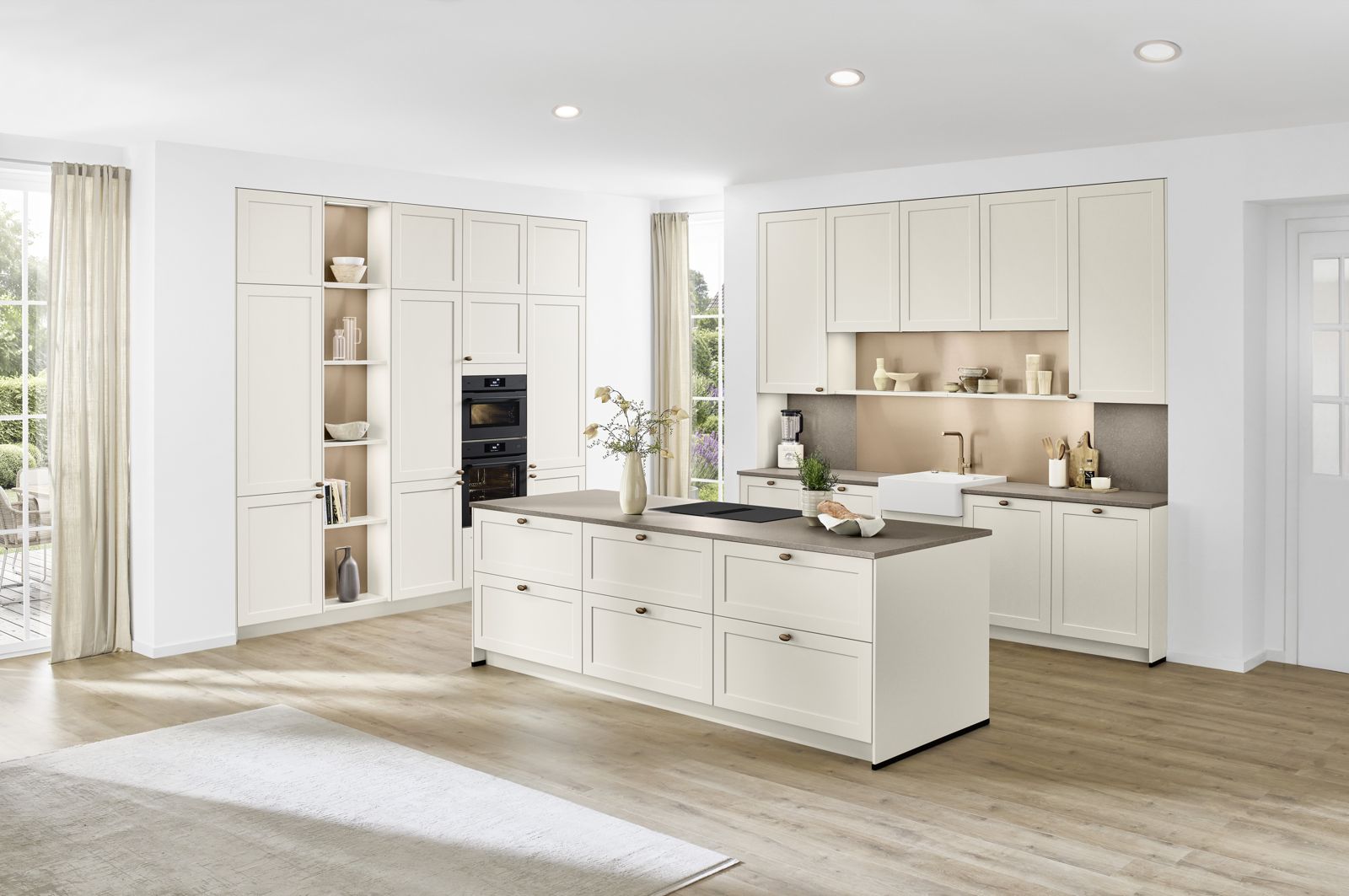 Kitchen with central island